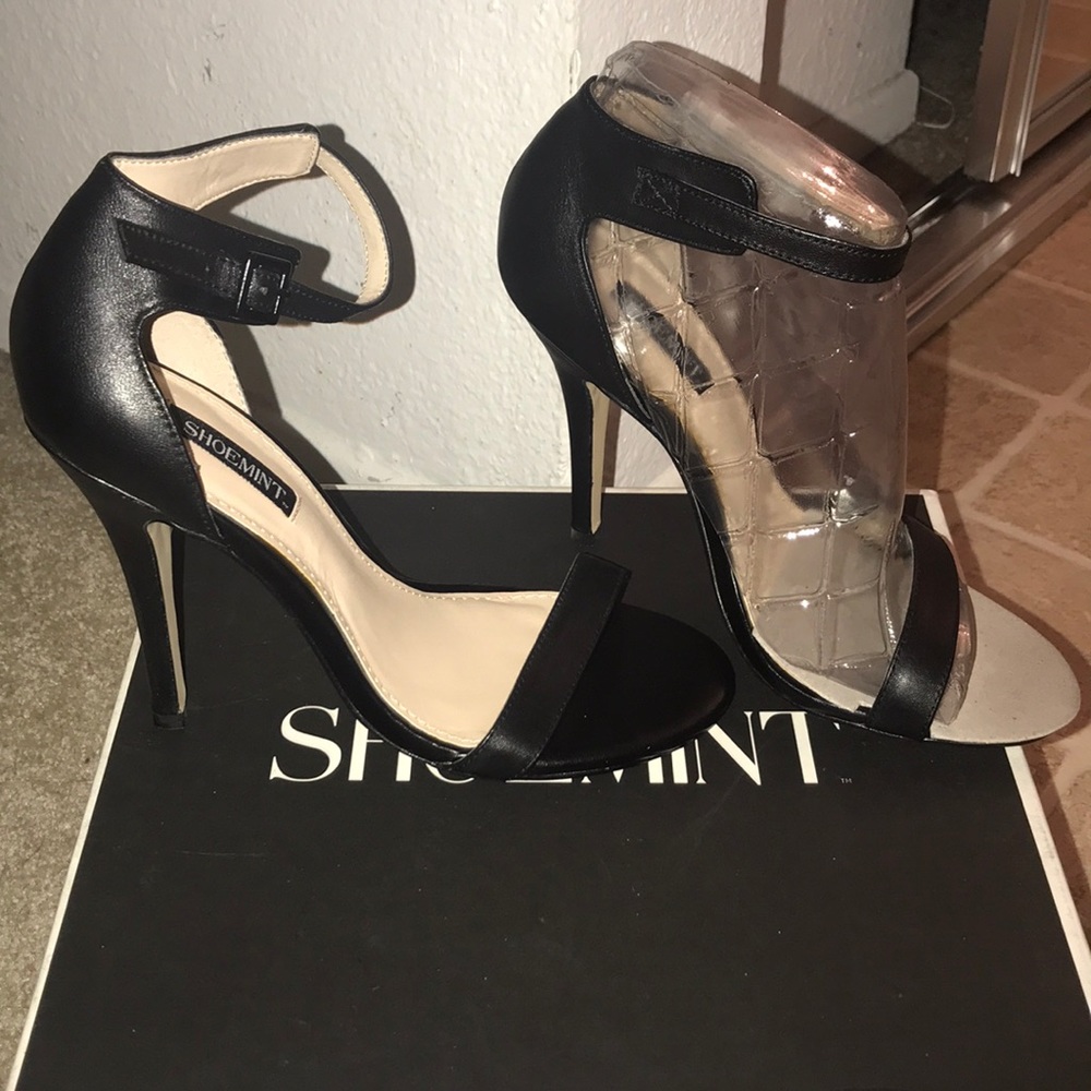 Black Leather High Heels (BRAND NEW) Size 6.5